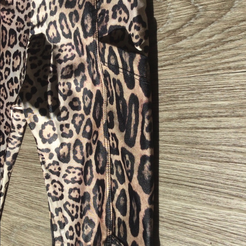 Onzie Women's High Rise Pocket Legging - Picture 7 of 8